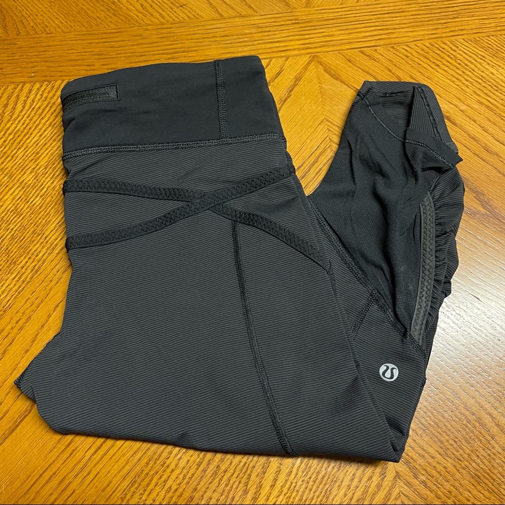 LULULEMON Capri Athletic Leggings Size 6